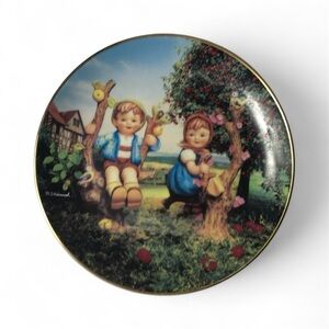 M.I. Hummel “Apple Tree Boy and Girl” Collector Plate – The Danbury Mint – 8”